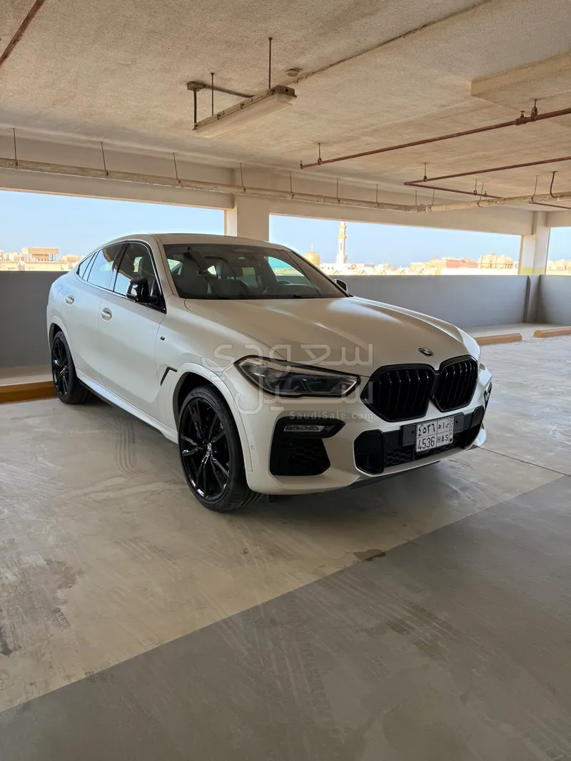 2020 BMW X Series 6 M50i
