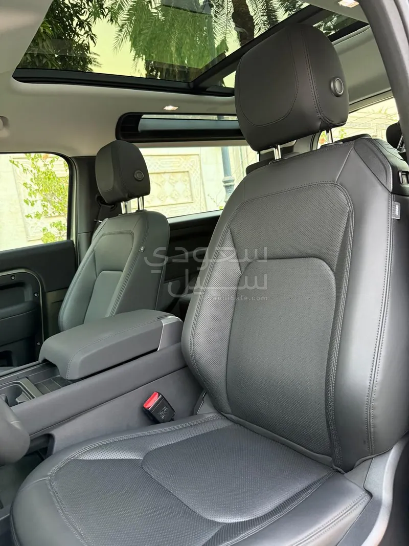 2023 Land Rover Defender 90