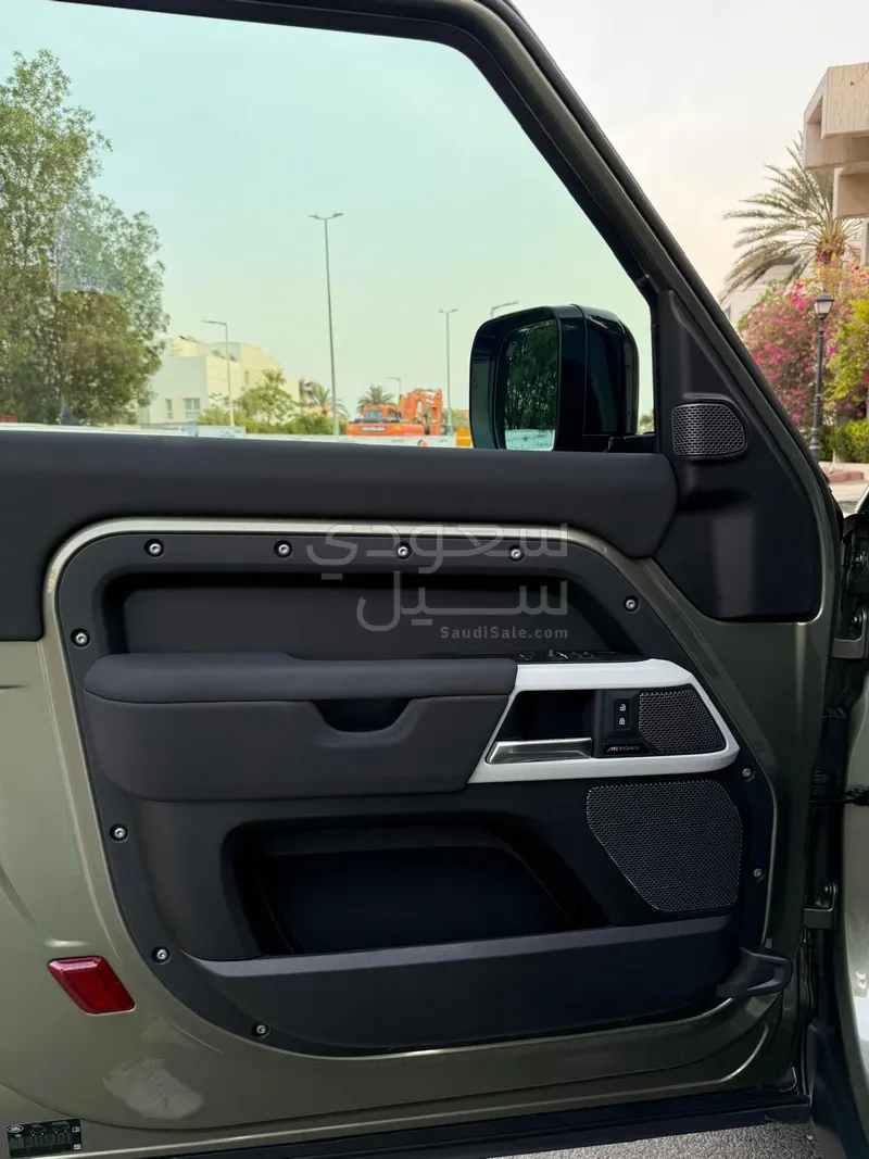 2023 Land Rover Defender 90