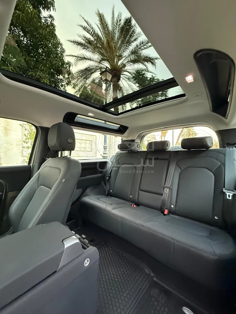 2023 Land Rover Defender 90