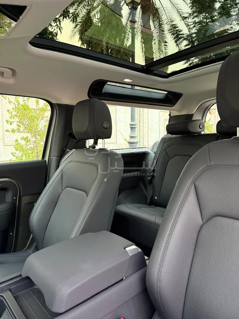 2023 Land Rover Defender 90