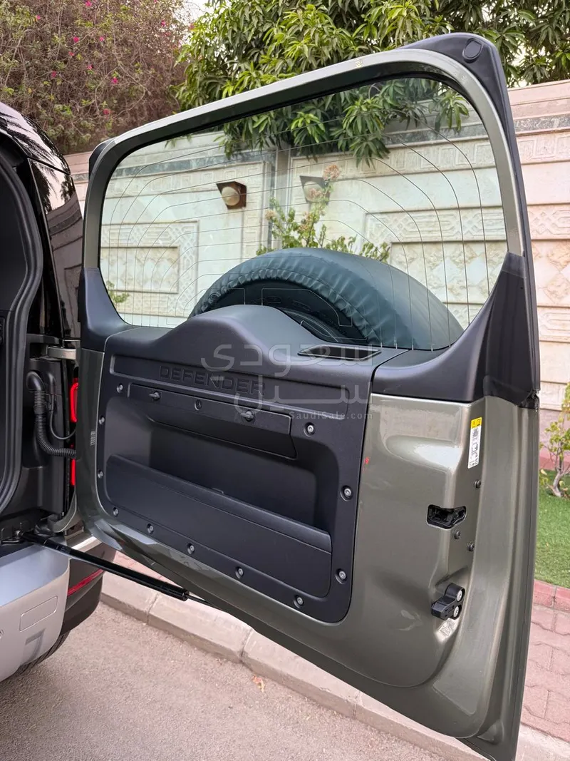 2023 Land Rover Defender 90