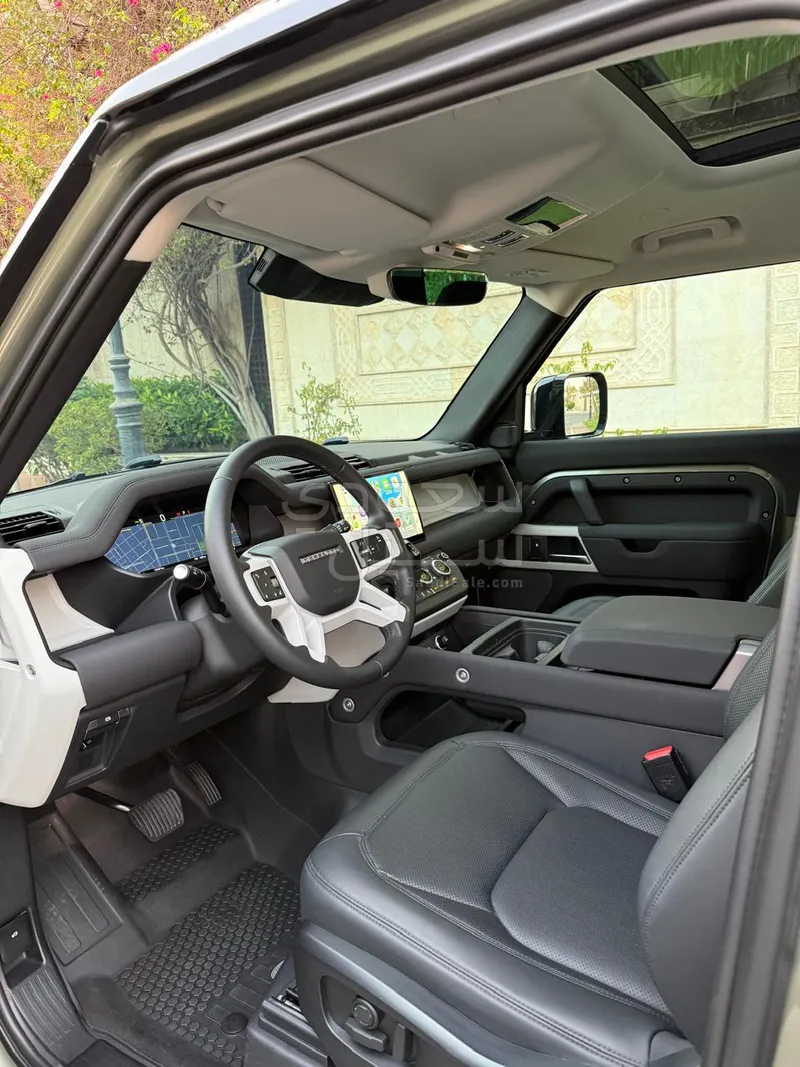 2023 Land Rover Defender 90