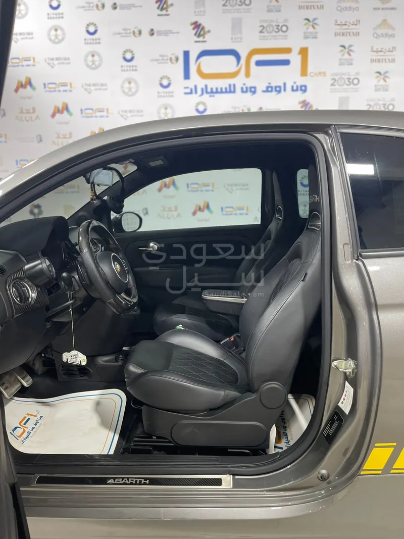2023 فيات ابارث 695 توريزمو