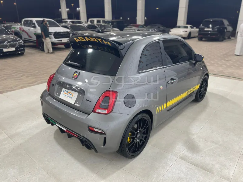 2023 فيات ابارث 695 توريزمو