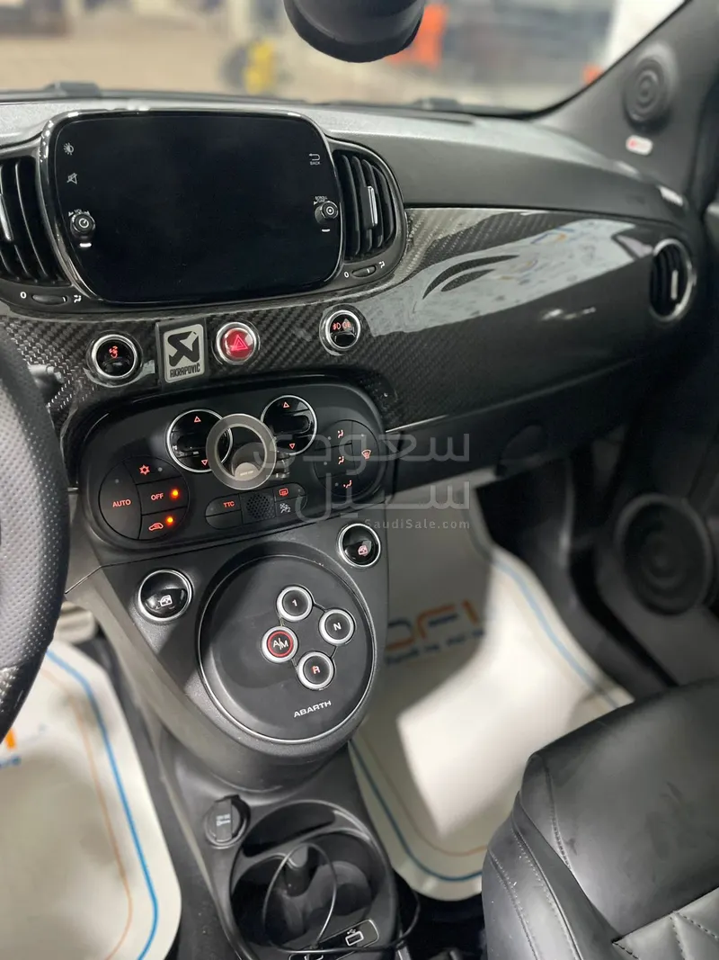 2023 فيات ابارث 695 توريزمو