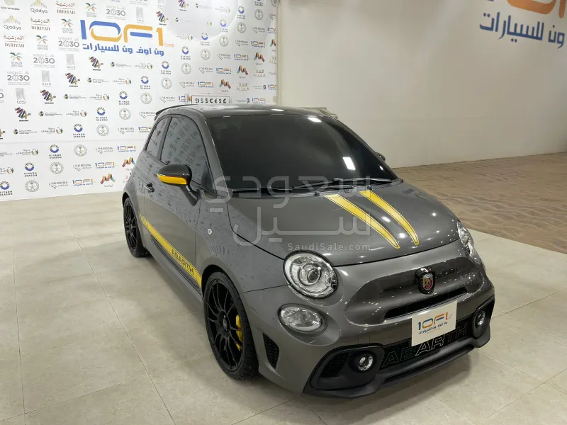 2023 فيات ابارث 695 توريزمو