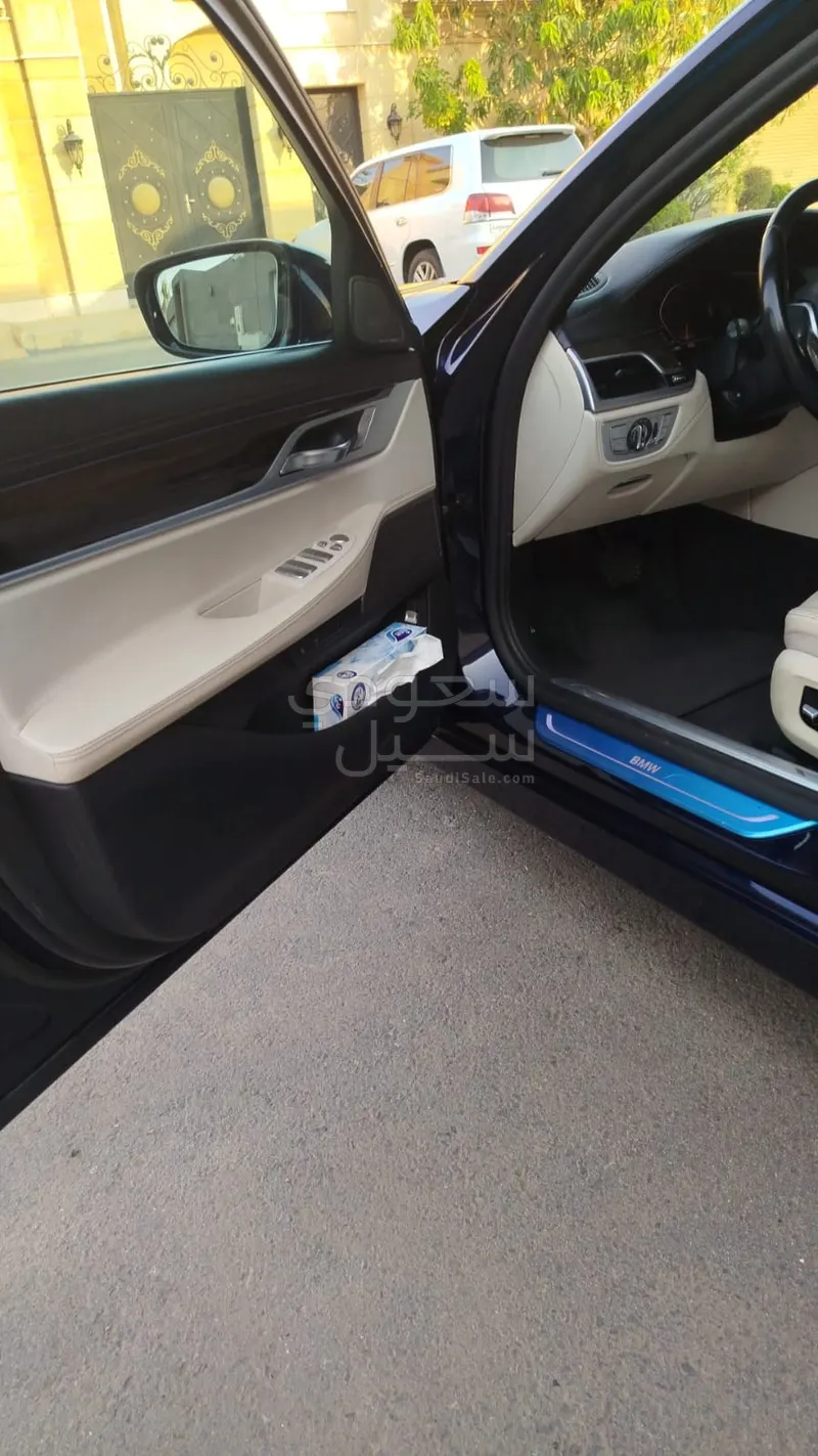 2020 بي ام دبليو الفئة السابعة 730 إل أي