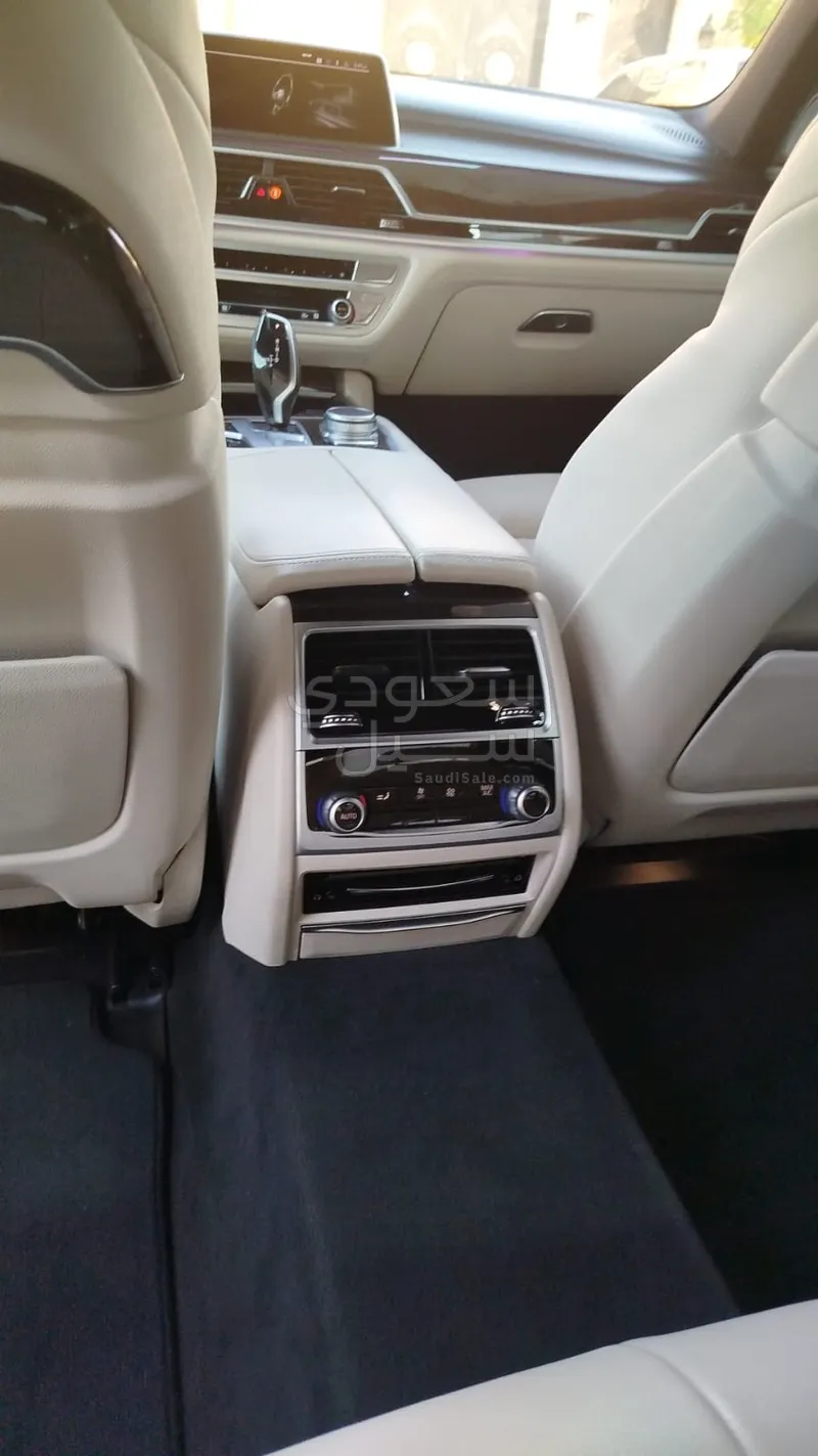 2020 بي ام دبليو الفئة السابعة 730 إل أي