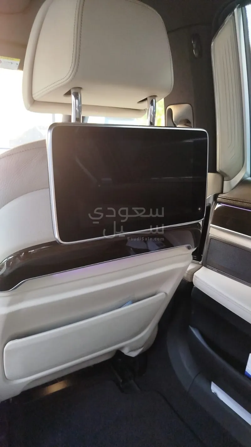2020 بي ام دبليو الفئة السابعة 730 إل أي