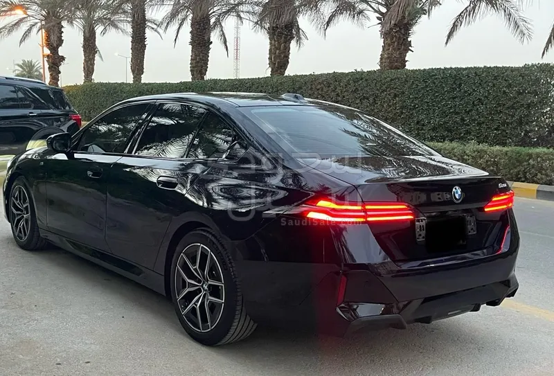 2024 بي ام دبليو الفئة الخامسة 520 أي