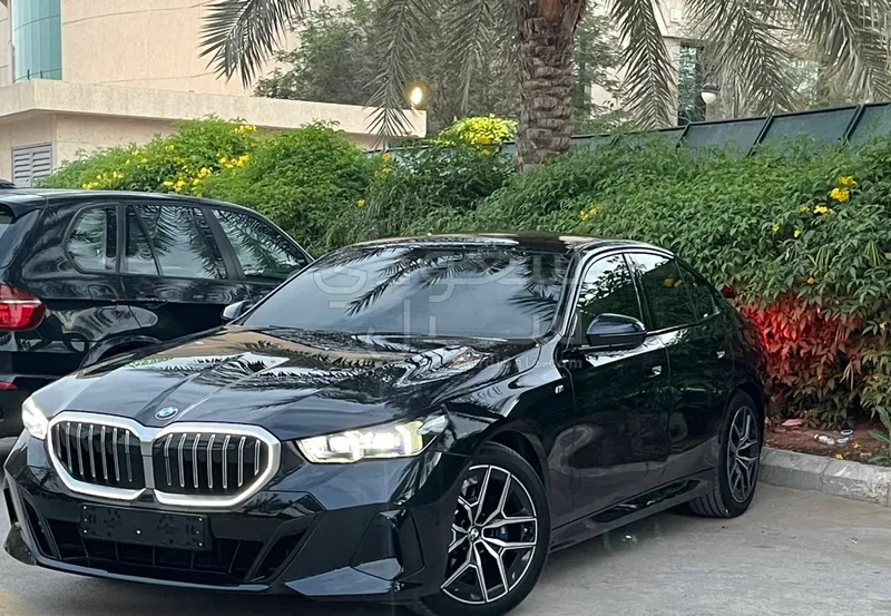 2024 بي ام دبليو الفئة الخامسة 520 أي