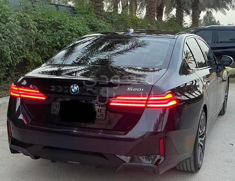 2024 بي ام دبليو الفئة الخامسة 520 أي