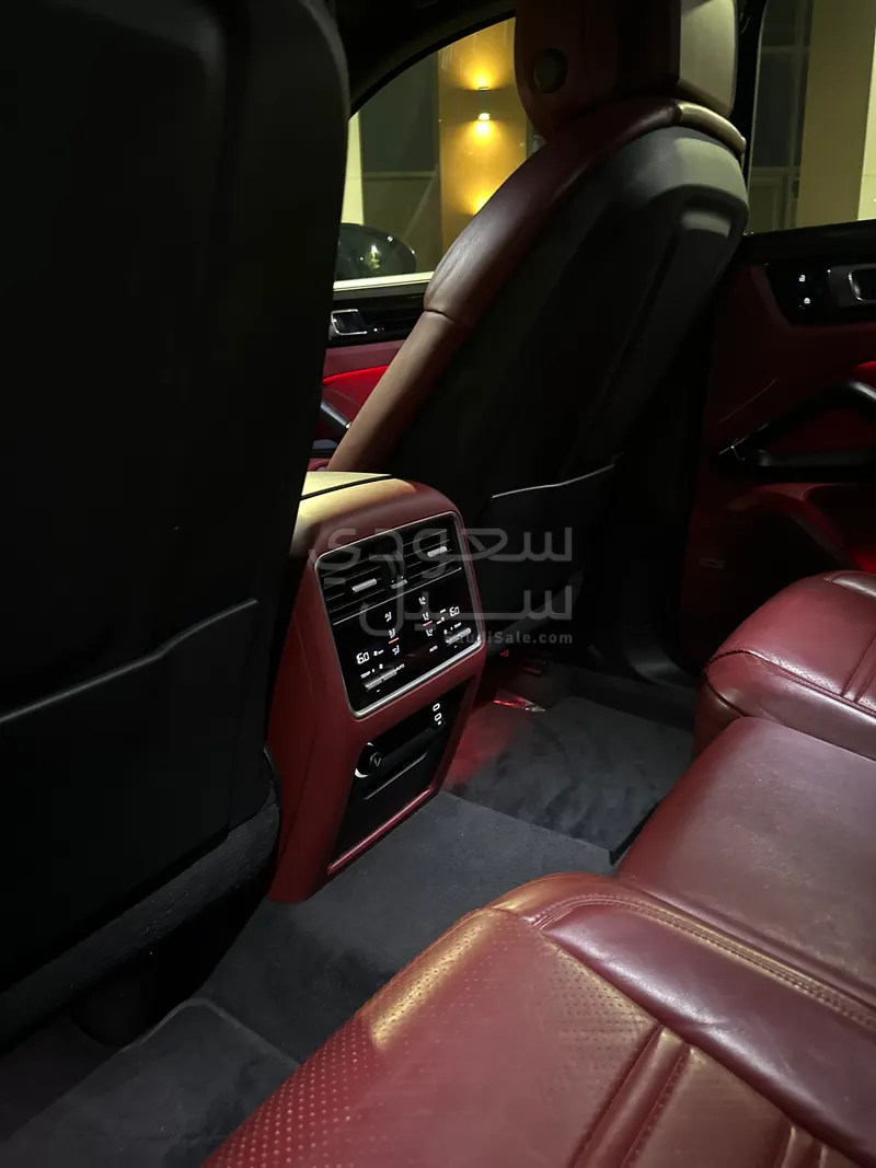 2020 Porsche Cayenne Coupe