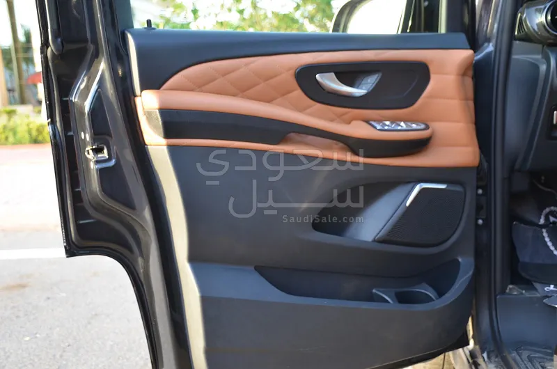 2023 Mercedes-Benz V 250