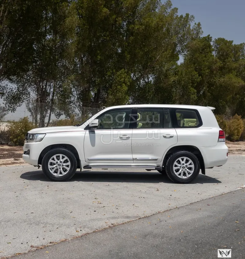2017 Toyota Land Cruiser GXR