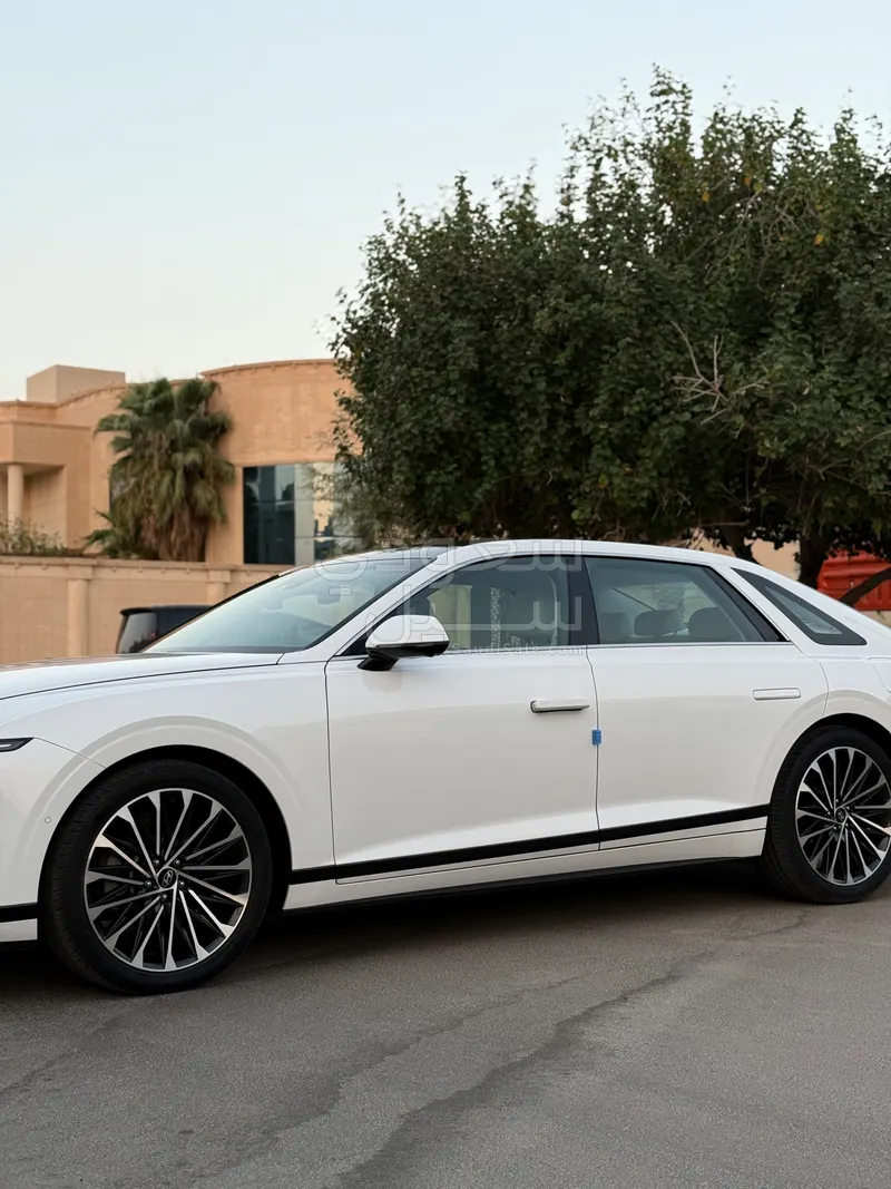 2023 Hyundai Azera Smart