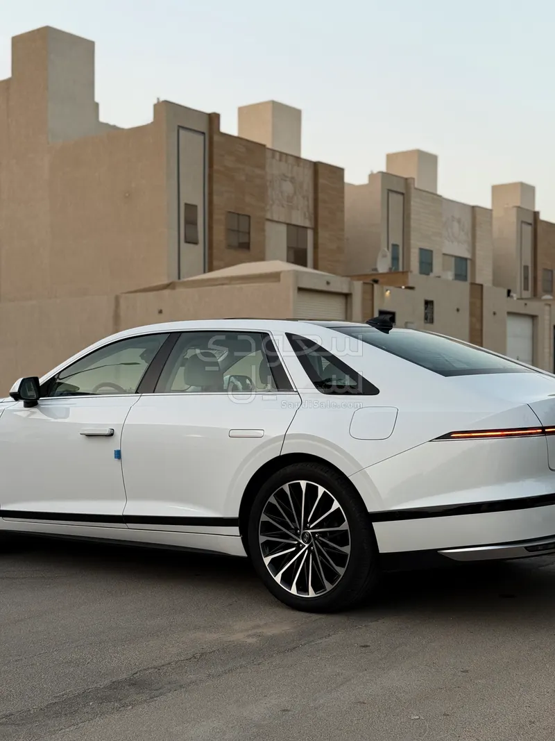 2023 Hyundai Azera Smart