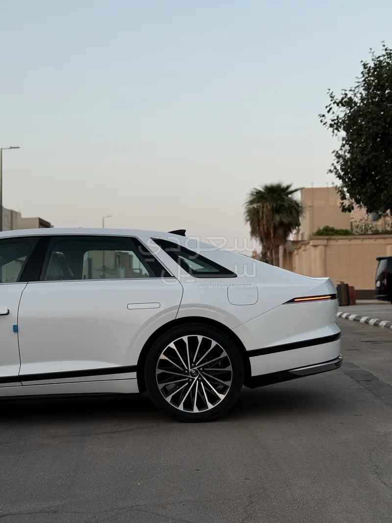2023 Hyundai Azera Smart
