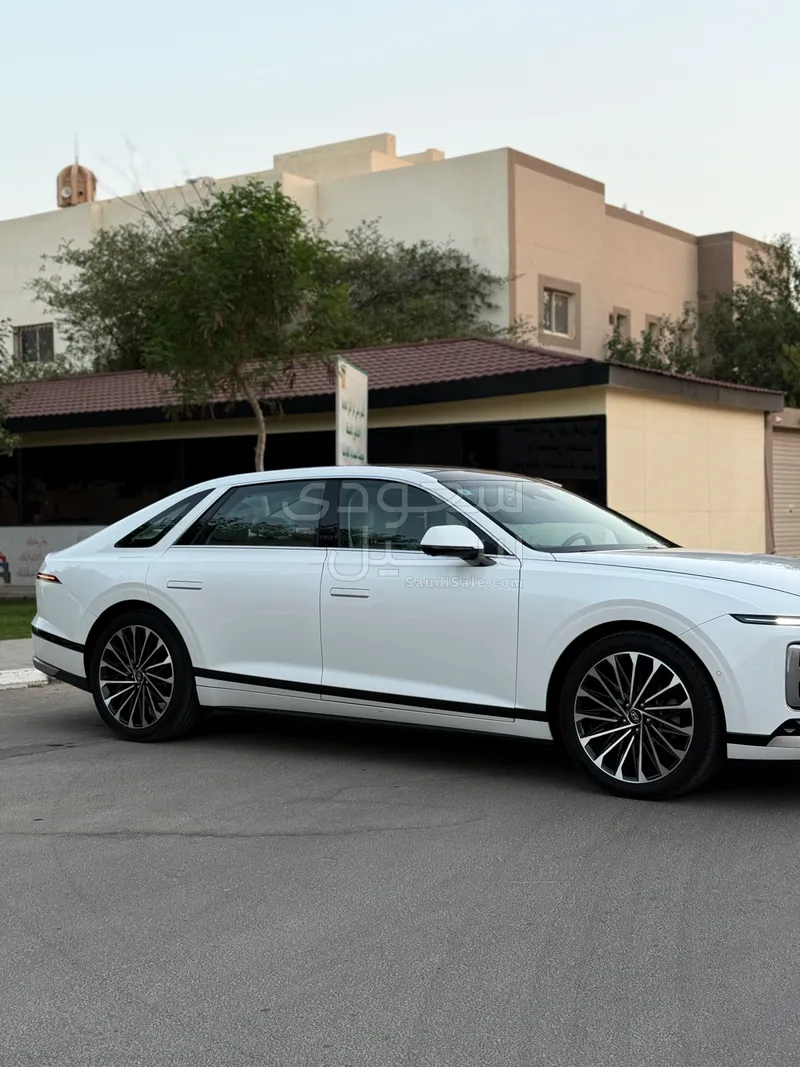 2023 Hyundai Azera Smart