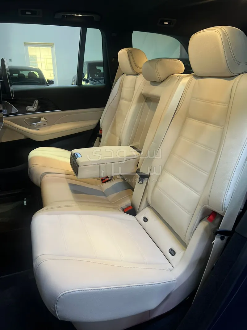 2025 Mercedes-Benz GLS 450