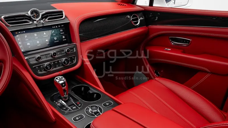 2021 بنتلي بنتايجا في 8