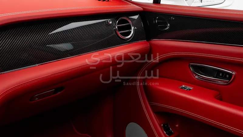 2021 بنتلي بنتايجا في 8