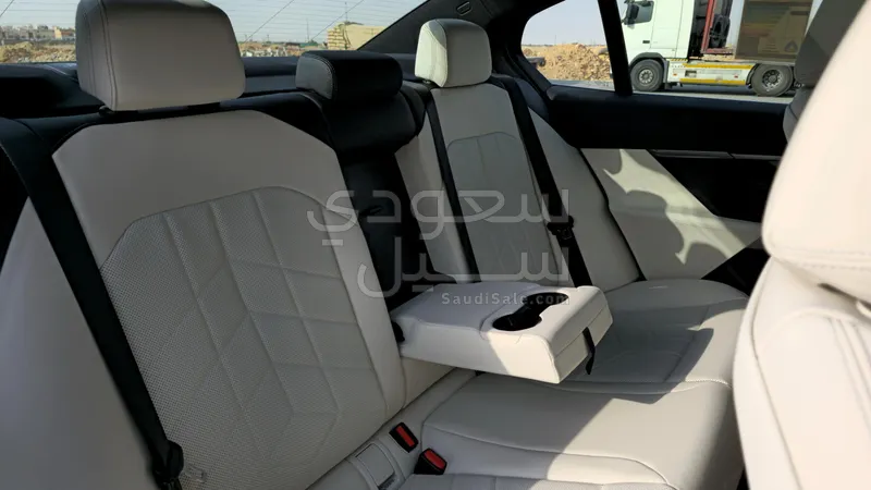 2026 BMW 5 Series 520i
