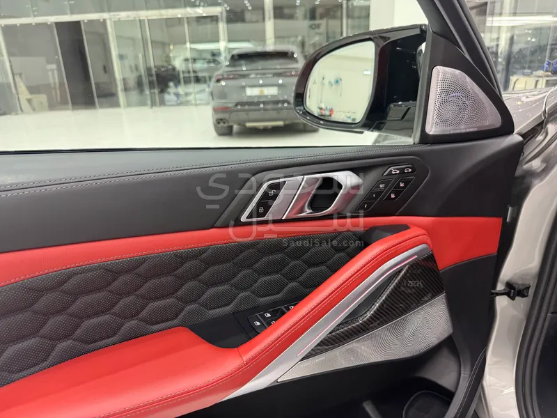 2021 BMW X Series 6M competition
