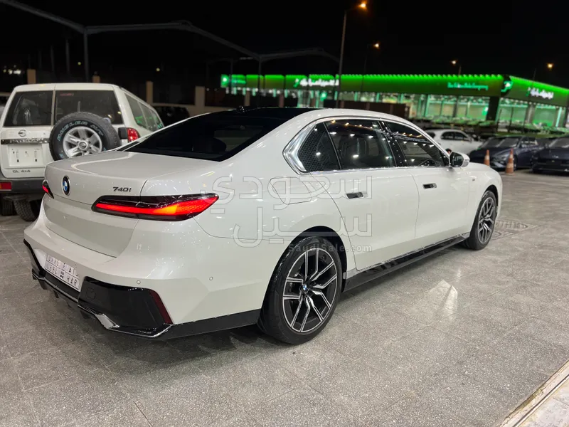2023 BMW 7 Series 740Li