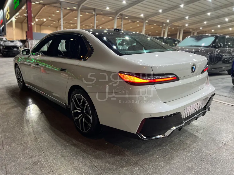 2023 BMW 7 Series 740Li