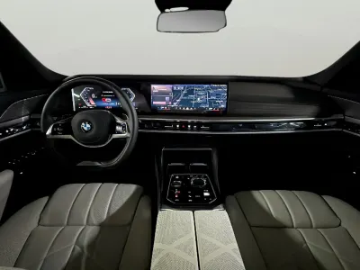 2024 بي ام دبليو الفئة السابعة 735أي