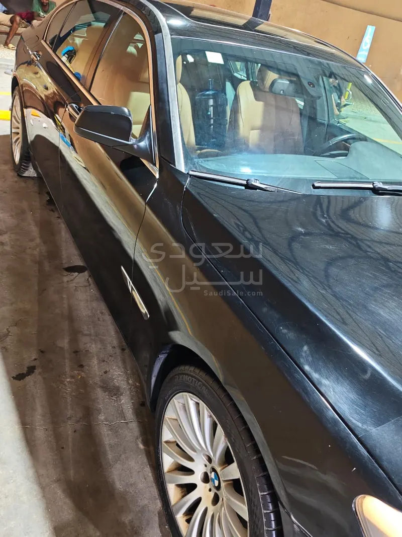 2011 بي ام دبليو الفئة السابعة 730 إل أي