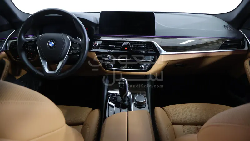 2023 BMW 5 Series 520i