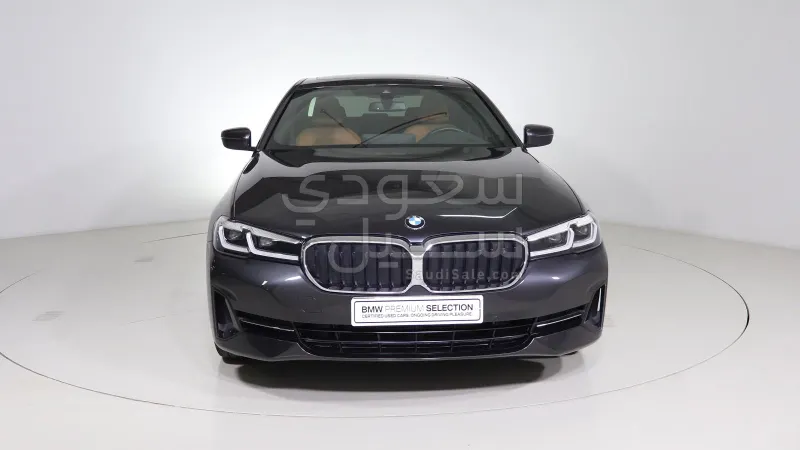 2023 BMW 5 Series 520i