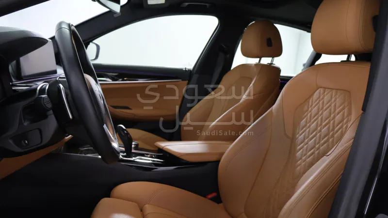 2023 BMW 5 Series 520i