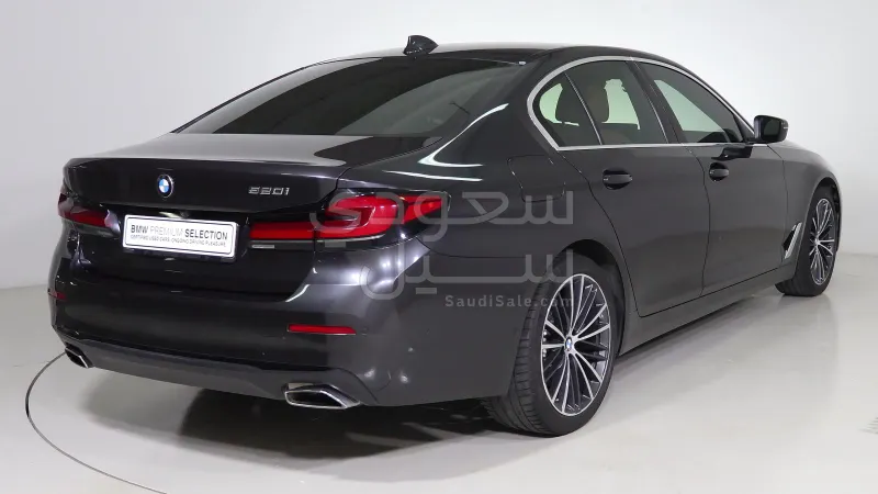 2023 BMW 5 Series 520i