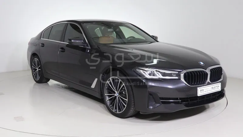 2023 BMW 5 Series 520i