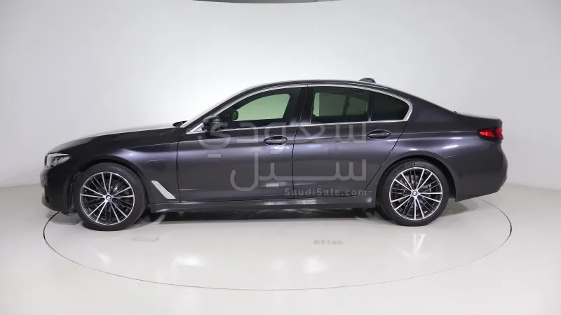 2023 BMW 5 Series 520i