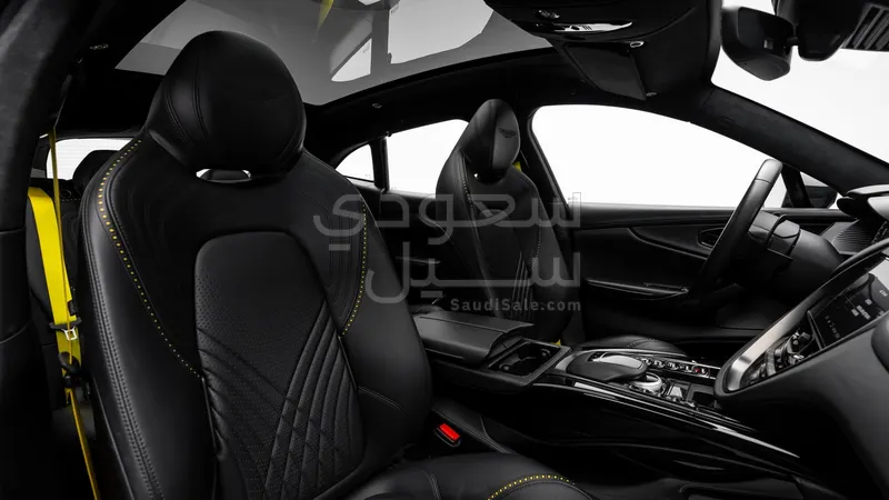 2021 استون مارتن دي بي اكس 550