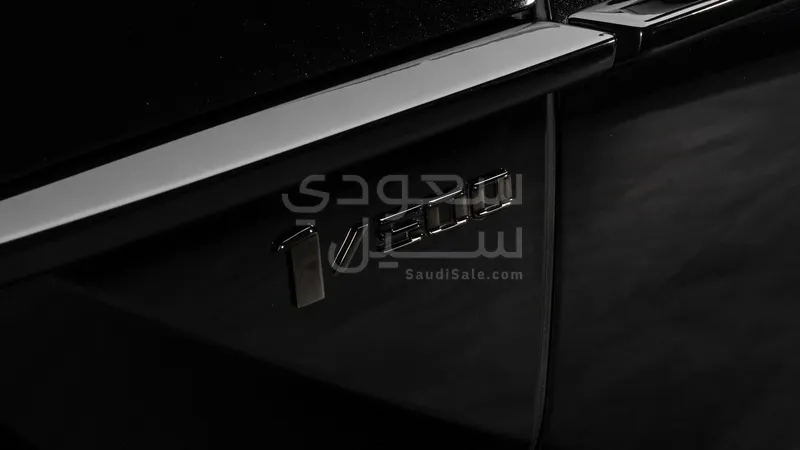 2021 استون مارتن دي بي اكس 550