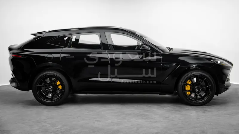 2021 استون مارتن دي بي اكس 550