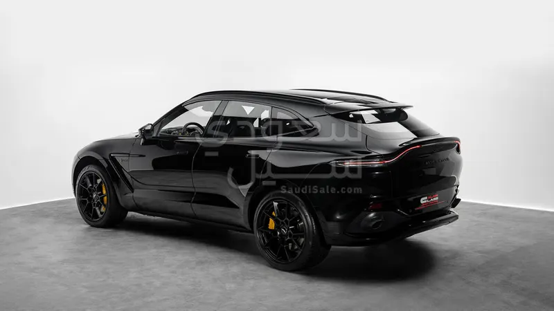 2021 استون مارتن دي بي اكس 550