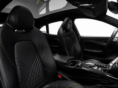 2021 استون مارتن دي بي اكس 550