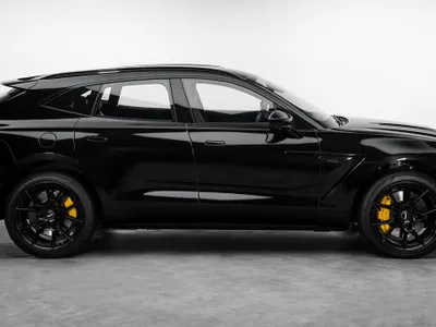2021 استون مارتن دي بي اكس 550