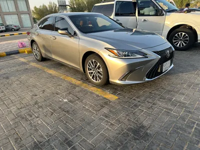 2022 لكزس إي إس 250