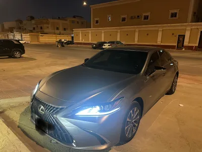 2022 لكزس إي إس 250