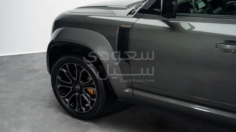 2025 لاند روفر ديفيندر اوكتا