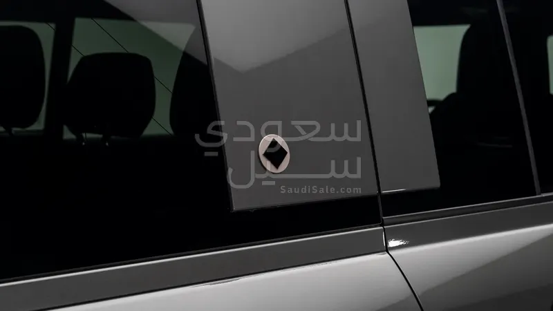 2025 لاند روفر ديفيندر اوكتا