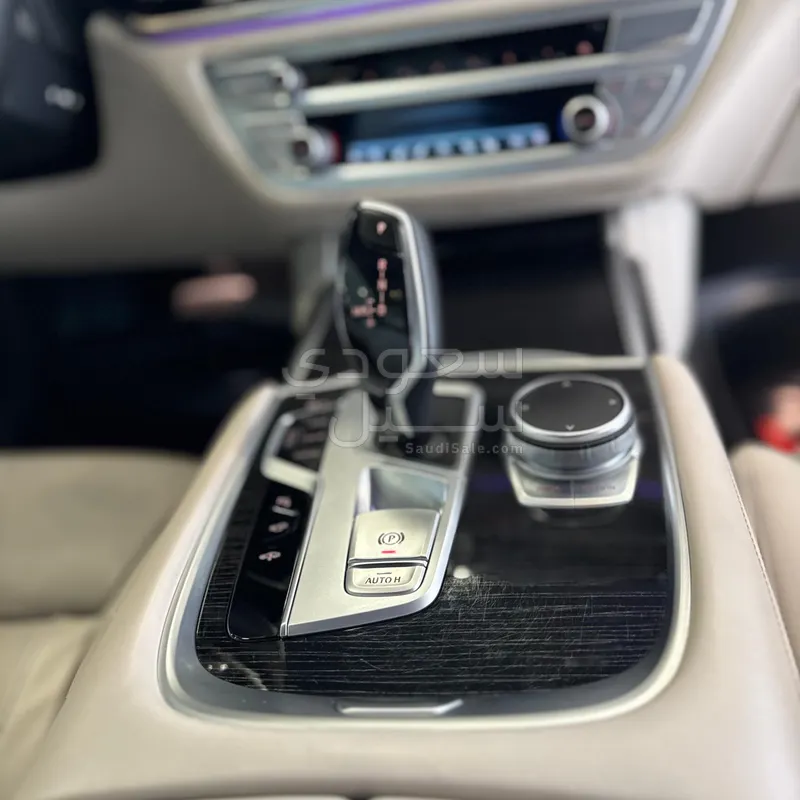 2020 بي ام دبليو الفئة السابعة 730 إل أي